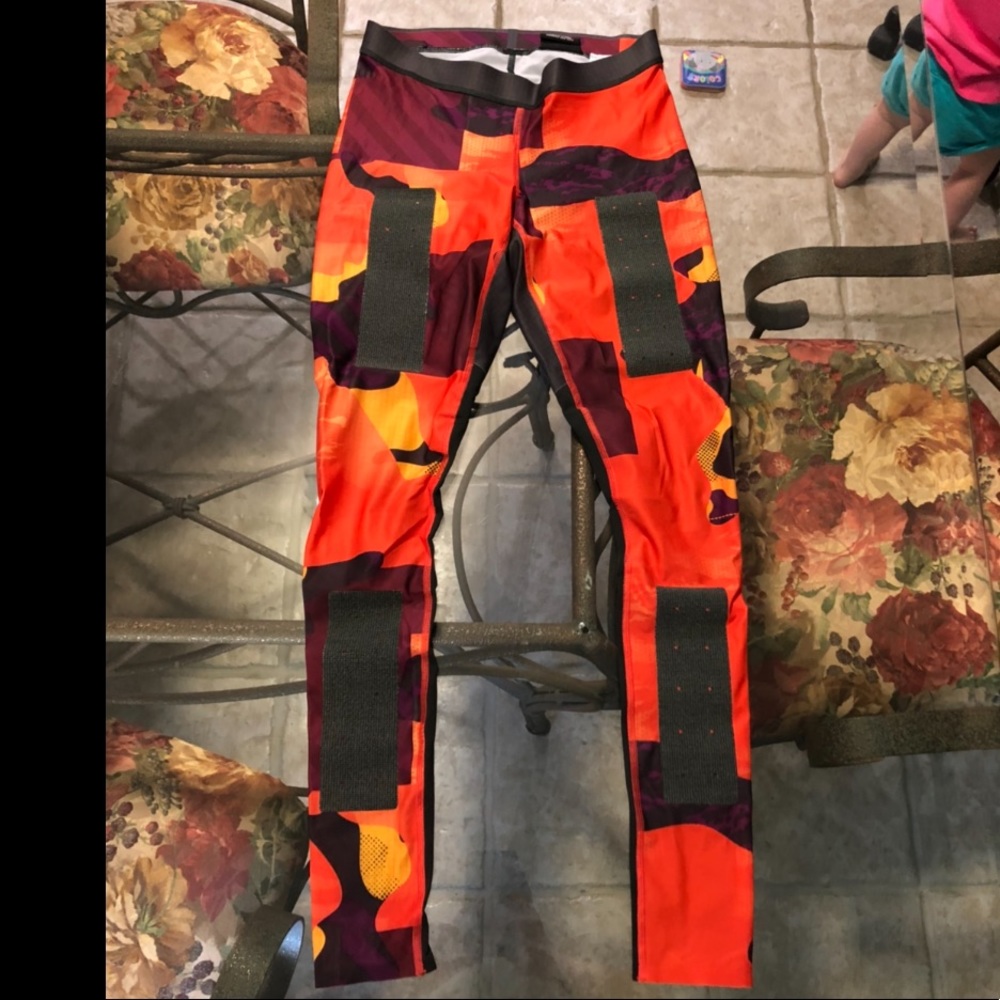 EUC Reebok Crossfit Leggings Small Kevlar